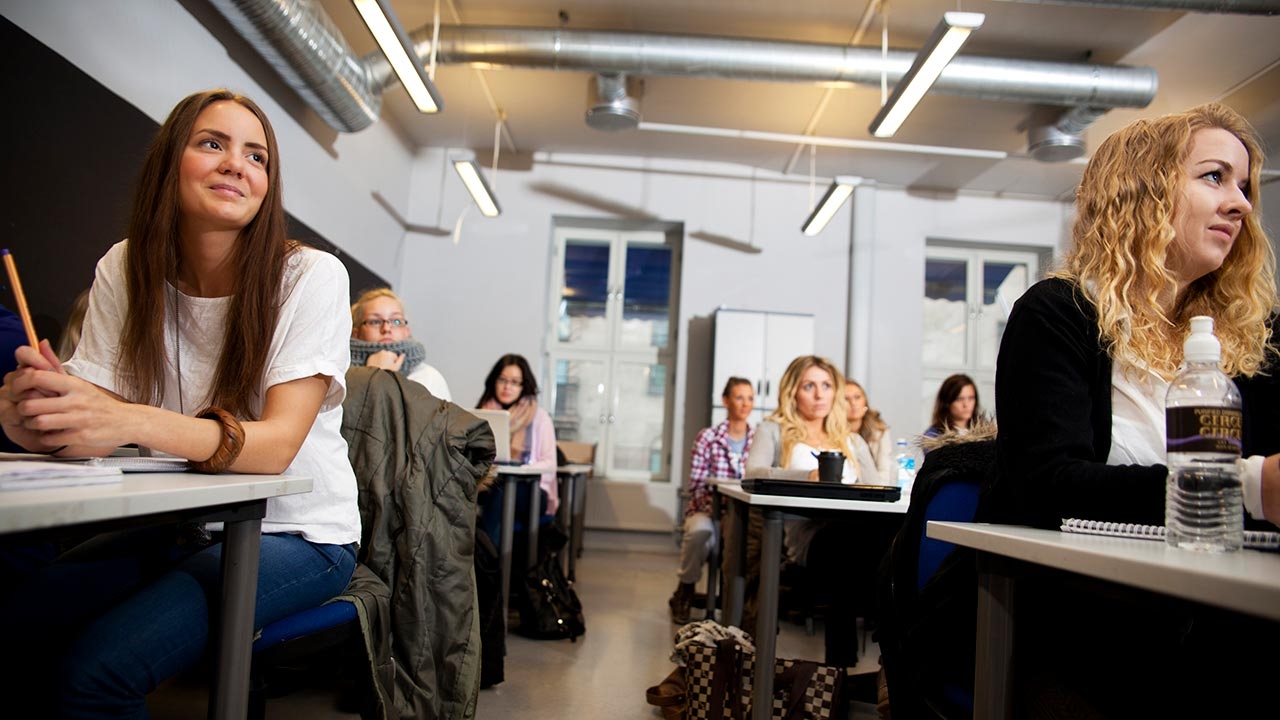 Bilde i et klasserom med elever