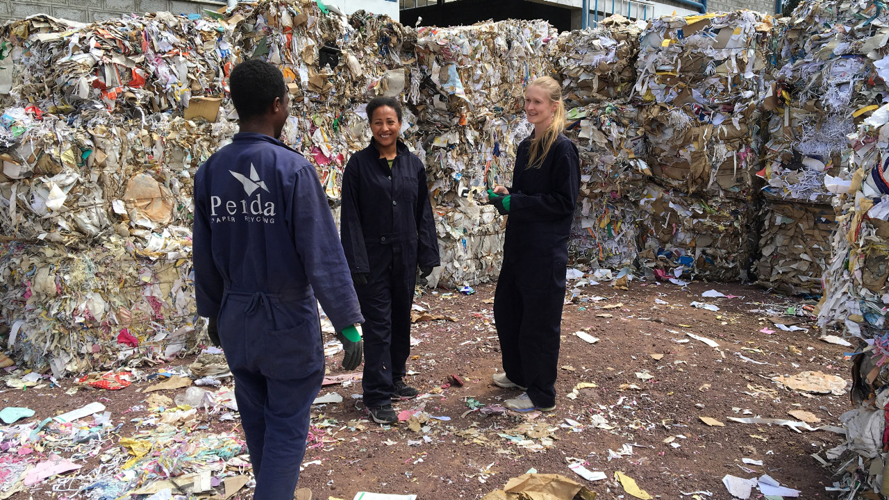 Daglig leder Marie Nielsen og kolleger i Penda Manufacturing Etiopia.
