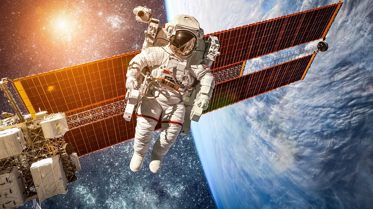 Astronaut i rommet.