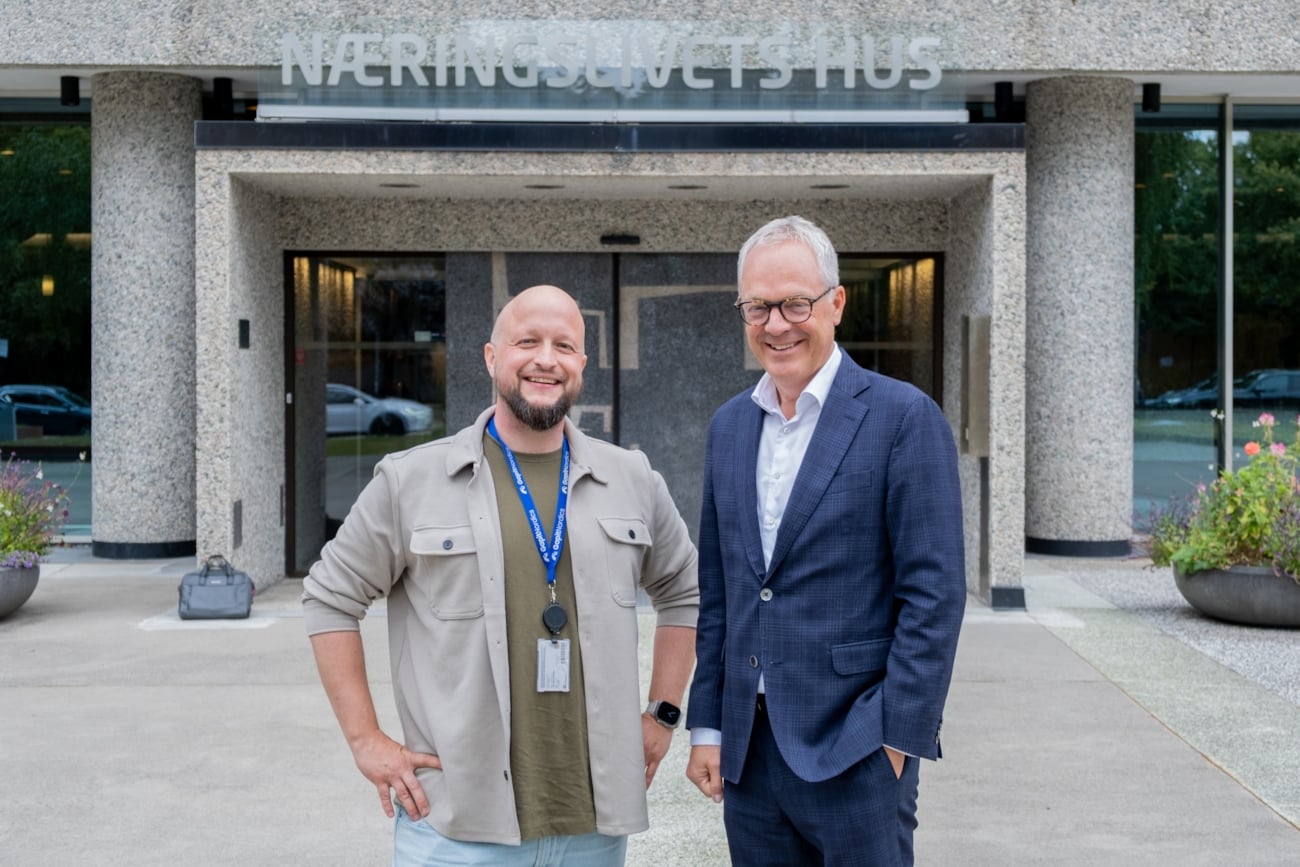 To stående menn