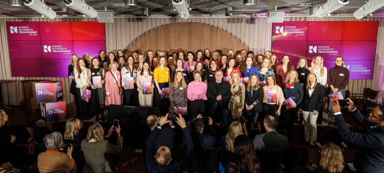 50 kvinner satt sammen til en kollasj