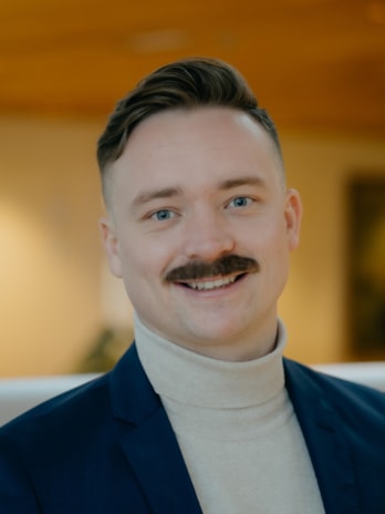 Stående mann.