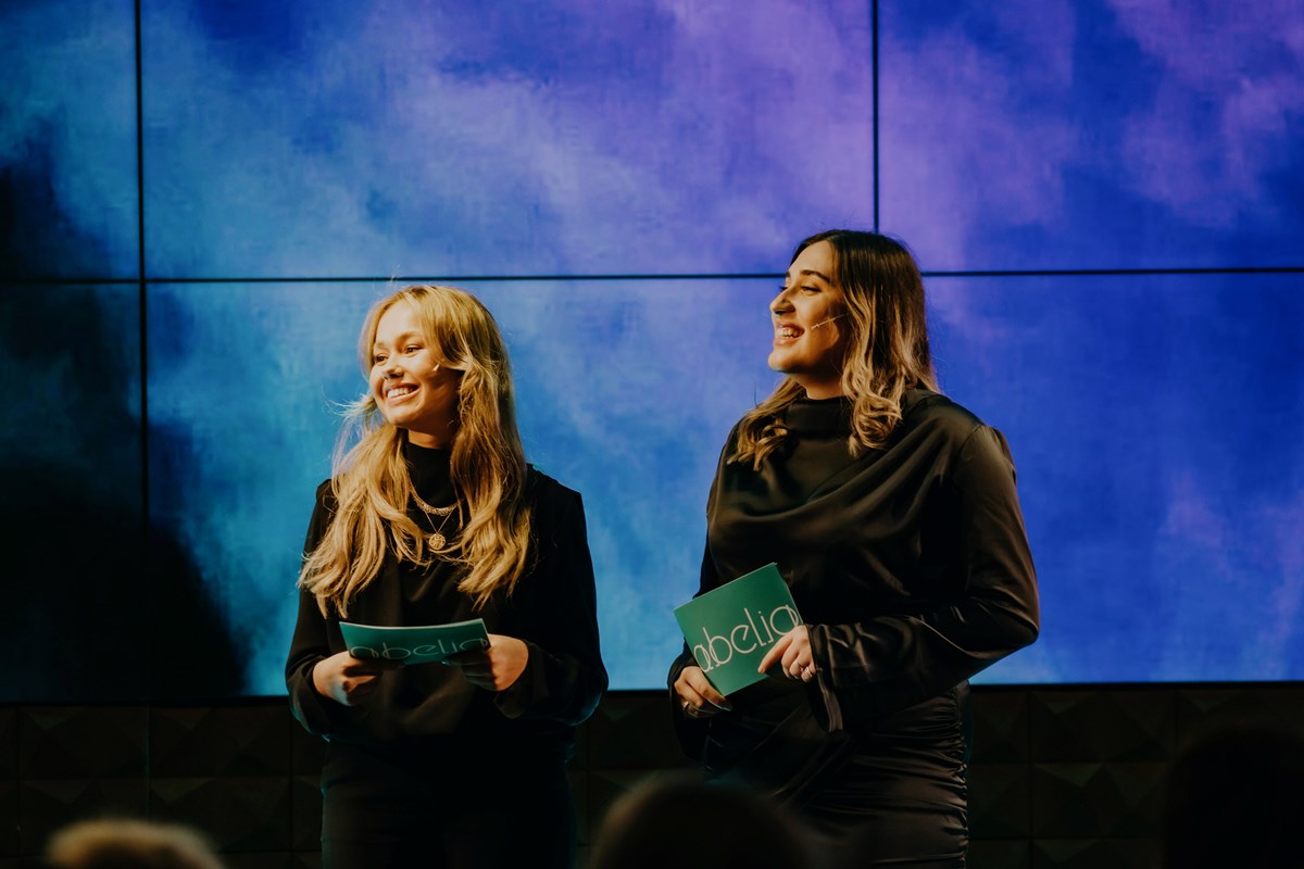 Bilde av programlederne fra Norges 50 Fremste Tech-kvinner 2022