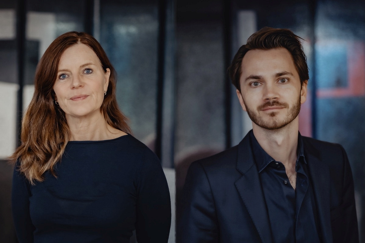 Birgit Abrahamsen og Jo Eikeland Roald sine pressebilder satt sammen til ett.